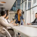 Top trăsături ale liderilor care promovează diversitatea în echipe